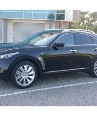 Infiniti FX30 black & white edition Infiniti FX30 black & white edition