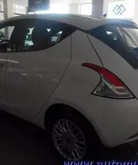 LANCIA Ypsilon 0.9 T.Air 85 CV 5 porte Metano Ecochic Silver LANCIA Ypsilon 0.9 T.Air 85 CV 5 porte Metano Ecochic Silver