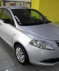 LANCIA Ypsilon 1.2 69 CV 5 porte Gold