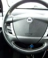 Lancia Ypsilon 1.4 Fire 77CV Platino