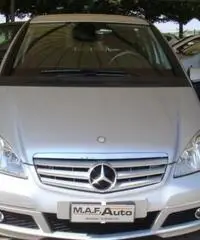 MERCEDES-BENZ A 200 CDI Premium Nav+Pelle *77000 Km* MERCEDES-BENZ A 200 CDI Premium Nav+Pelle *77000 Km*