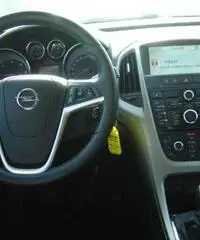 Opel Astra Station Wagon 1.7 Cdti 110cv Sp.tourer Cosmo Opel Astra Station Wagon 1.7 Cdti 110cv Sp.tourer Cosmo