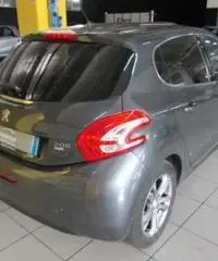 PEUGEOT 208 1.6 e-HDi 92 CV Stop&Start 5 porte Allure PEUGEOT 208 1.6 e-HDi 92 CV Stop&Start 5 porte Allure