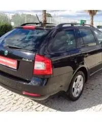 SKODA Octavia 1.6 TDI CR F.AP. DSG Wagon Executive NAVY