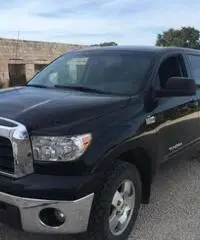 Toyota Tundra SR5 5.700cc V8