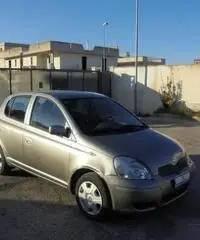 TOYOTA Yaris 1.0i 16V 5 porte Sol TOYOTA Yaris 1.0i 16V 5 porte Sol