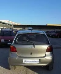 TOYOTA Yaris 1.0i 16V 5 porte Sol TOYOTA Yaris 1.0i 16V 5 porte Sol