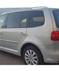 Volkswagen Touran Business 2.0 TDI 140 CV Highline Volkswagen Touran Business 2.0 TDI 140 CV Highline