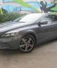 Volvo V40 D2 1.6 115 cv Powershift Momentum Volvo V40 D2 1.6 115 cv Powershift Momentum