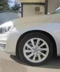 Volvo V60 D2 2.0 120 cv Momentum Volvo V60 D2 2.0 120 cv Momentum