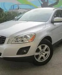 Volvo XC60 2.4 D 175 CV FWD DRIVe Momentum