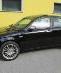 ALFA ROMEO 147 1.9 JTD (120) 5 porte Distinctive-TETTO APRIBILE- ALFA ROMEO 147 1.9 JTD (120) 5 porte Distinctive-TETTO APRIBILE-