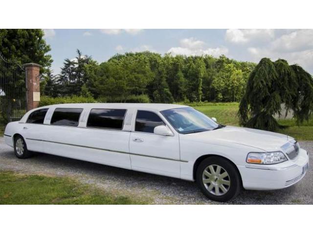 Lincoln town car limousine