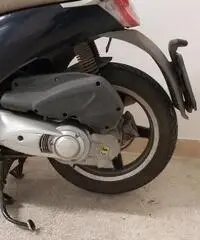 Aprilia Scarabeo light 200 anno 2009 (leggere bene)