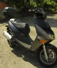 Vendo scooter Aprilia Leonardo 125