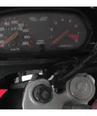 Vendesi honda dominator