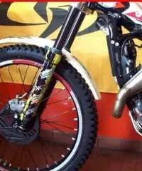 BETAMOTOR Evo 300 2T rosso-bianco - 3000 BETAMOTOR Evo 300 2T rosso-bianco - 3000