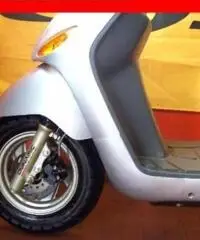 SYM Megalo 125 grigio - 4770 SYM Megalo 125 grigio - 4770