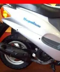 SYM Megalo 125 grigio - 4770 SYM Megalo 125 grigio - 4770