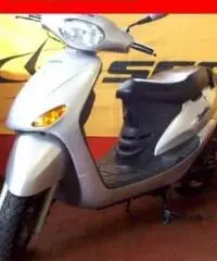 SYM Megalo 125 grigio - 4770 SYM Megalo 125 grigio - 4770