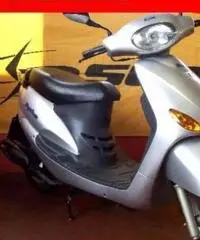 SYM Megalo 125 grigio - 4770 SYM Megalo 125 grigio - 4770