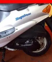 SYM Megalo 125 grigio - 4770 SYM Megalo 125 grigio - 4770