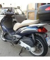PIAGGIO Beverly 250 Base PIAGGIO Beverly 250 Base