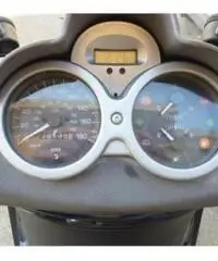 PIAGGIO Beverly 250 Base PIAGGIO Beverly 250 Base