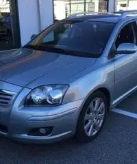 TOYOTA Avensis 2.2 D-4D 16V Station Wagon TOYOTA Avensis 2.2 D-4D 16V Station Wagon