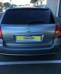 TOYOTA Avensis 2.2 D-4D 16V Station Wagon TOYOTA Avensis 2.2 D-4D 16V Station Wagon