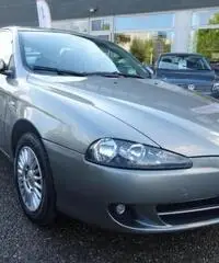 ALFA ROMEO 147 1.6 16V TS (105) 3 porte Distinctive ALFA ROMEO 147 1.6 16V TS (105) 3 porte Distinctive