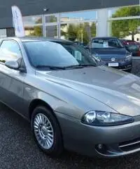 ALFA ROMEO 147 1.6 16V TS (105) 3 porte Distinctive ALFA ROMEO 147 1.6 16V TS (105) 3 porte Distinctive