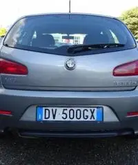 ALFA ROMEO 147 1.6 16V TS (105) 3 porte Distinctive ALFA ROMEO 147 1.6 16V TS (105) 3 porte Distinctive