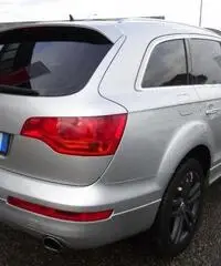 AUDI Q7 3.0 V6 TDI 233CV quattro tiptronic AUDI Q7 3.0 V6 TDI 233CV quattro tiptronic