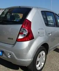 DACIA Sandero 1.5 dCi 70CV Ambiance DACIA Sandero 1.5 dCi 70CV Ambiance