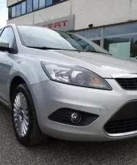 FORD Focus 1.6 (115CV) 5p. Bz.- GPL Titanium FORD Focus 1.6 (115CV) 5p. Bz.- GPL Titanium