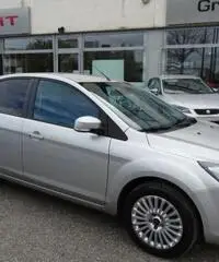 FORD Focus 1.6 (115CV) 5p. Bz.- GPL Titanium FORD Focus 1.6 (115CV) 5p. Bz.- GPL Titanium