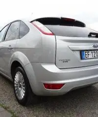 FORD Focus 1.6 (115CV) 5p. Bz.- GPL Titanium FORD Focus 1.6 (115CV) 5p. Bz.- GPL Titanium