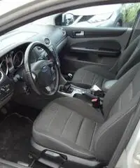 FORD Focus 1.6 (115CV) 5p. Bz.- GPL Titanium FORD Focus 1.6 (115CV) 5p. Bz.- GPL Titanium