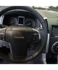 ISUZU D-Max 2.5 Crew Cab Quasar A/T 4WD a Gasolio nuova ISUZU D-Max 2.5 Crew Cab Quasar A/T 4WD a Gasolio nuova