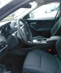 JAGUAR F-Pace 2.0d 180 CV AWD aut. Pure JAGUAR F-Pace 2.0d 180 CV AWD aut. Pure