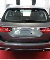 MERCEDES-BENZ E 220 d Auto