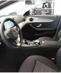 MERCEDES-BENZ E 220 d Auto