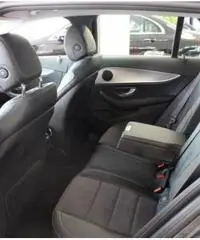 MERCEDES-BENZ E 220 d Auto