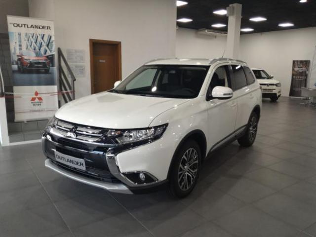 MITSUBISHI Outlander 2.2 DI-D 4WD Instyle Navy 7p. A/T m.y.16