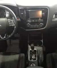 MITSUBISHI Outlander 2.2 DI-D 4WD Instyle Navy 7p. A/T m.y.16