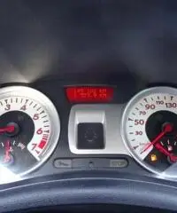 RENAULT Clio 1.2 16V TCE 100CV 5 porte Le Iene RENAULT Clio 1.2 16V TCE 100CV 5 porte Le Iene