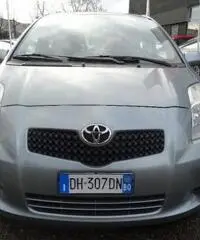 TOYOTA Yaris 1.0 5 porte Sol TOYOTA Yaris 1.0 5 porte Sol