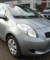 TOYOTA Yaris 1.0 5 porte Sol TOYOTA Yaris 1.0 5 porte Sol