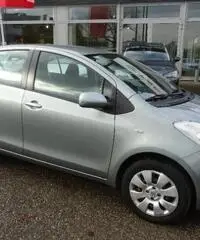 TOYOTA Yaris 1.0 5 porte Sol TOYOTA Yaris 1.0 5 porte Sol